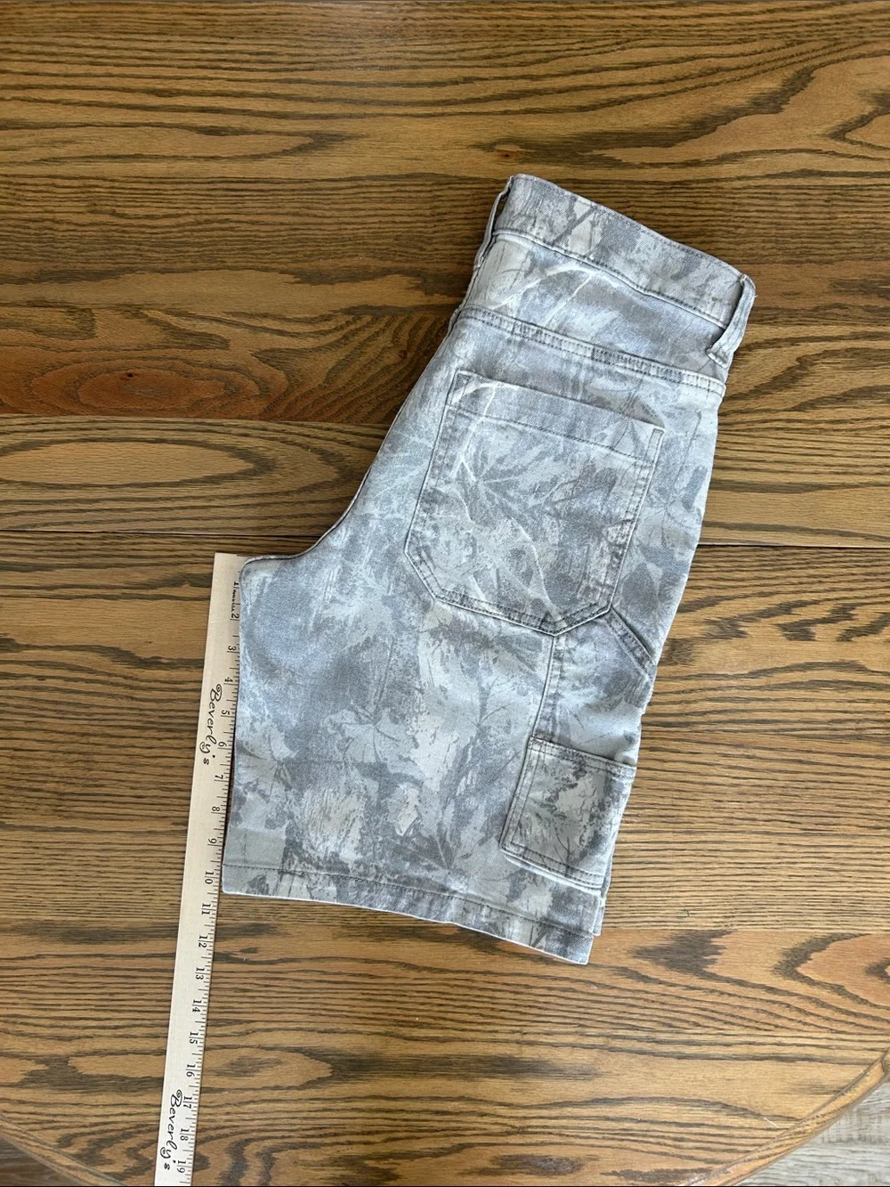 Hollister Men's Gray Camouflage Cargo Shorts, size 31, EUC